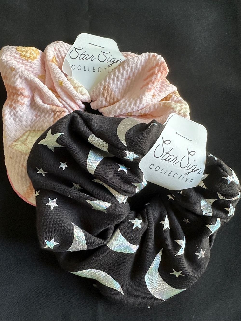 Hair scrunchie NWT stretch wrap w/ hidden zip compartment. Peach/pink or black